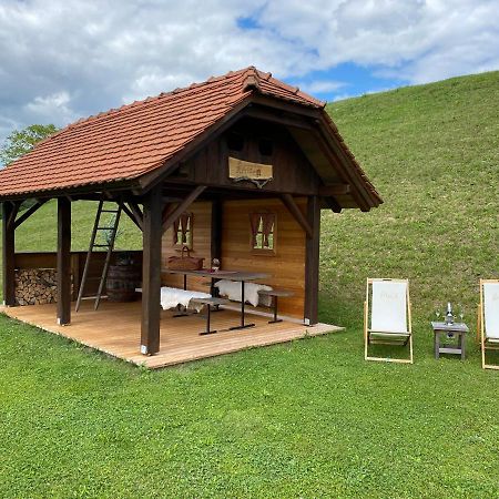 Wooden Hut At Tourist Farm Artisek Vila Store Exterior foto