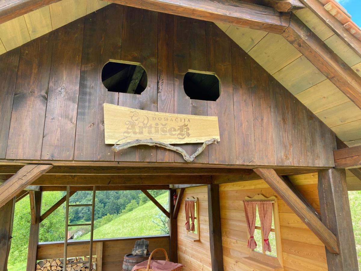 Wooden Hut At Tourist Farm Artisek Vila Store Exterior foto
