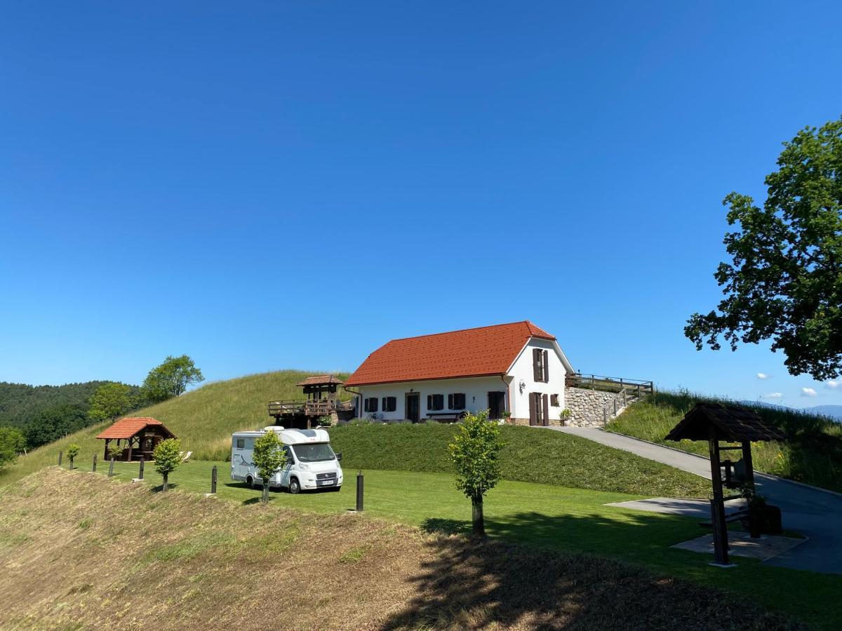 Wooden Hut At Tourist Farm Artisek Vila Store Exterior foto
