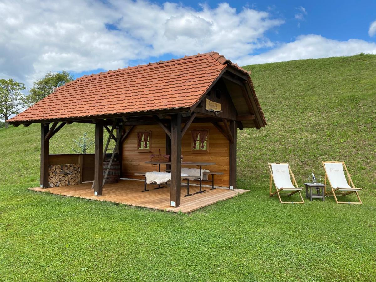 Wooden Hut At Tourist Farm Artisek Vila Store Exterior foto