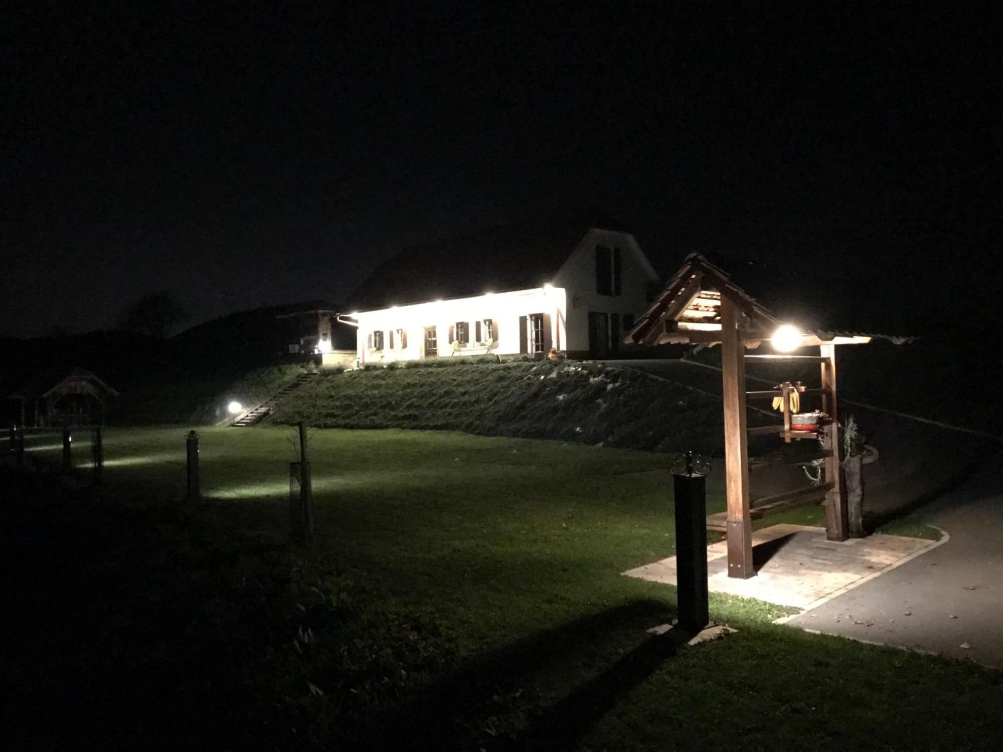 Wooden Hut At Tourist Farm Artisek Vila Store Exterior foto